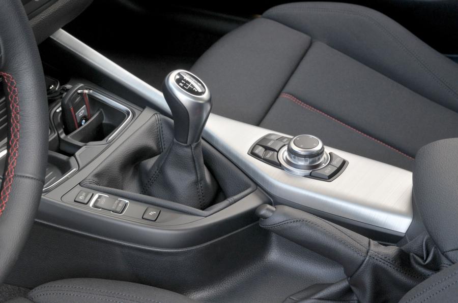 BMW 118i Sport Line 2011 года  (фото 31 из 185)